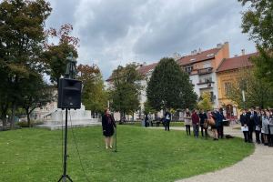 20211018 Koszorúzás Dugonics András szobránál