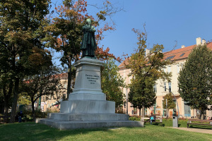 20191018 Koszorúzás Dugonics András szobránál